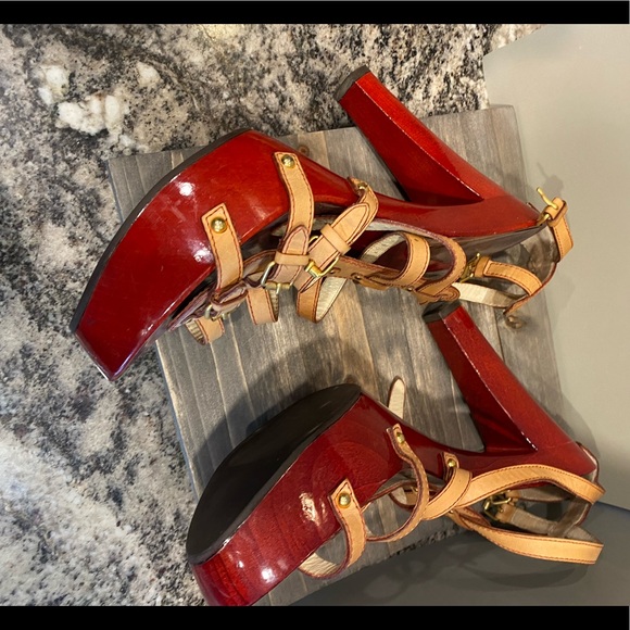 Giuseppe Zanotti, size 42. Easy to walk in. Some scratches see picture. No box - Picture 3 of 13